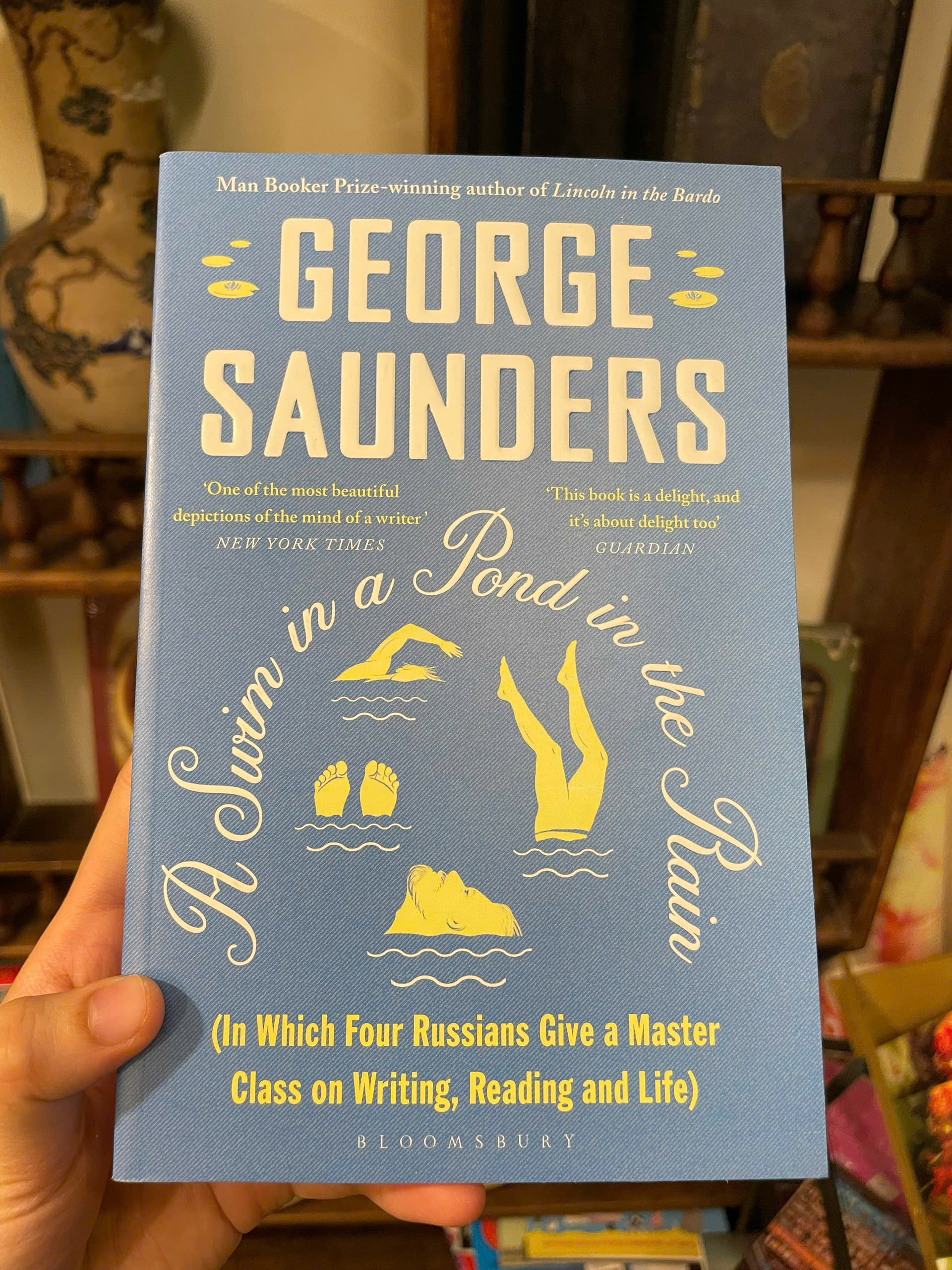 Sách - A Swim in a Pond in the Rain (New York Times Bestseller) by George Saunders | English Stories