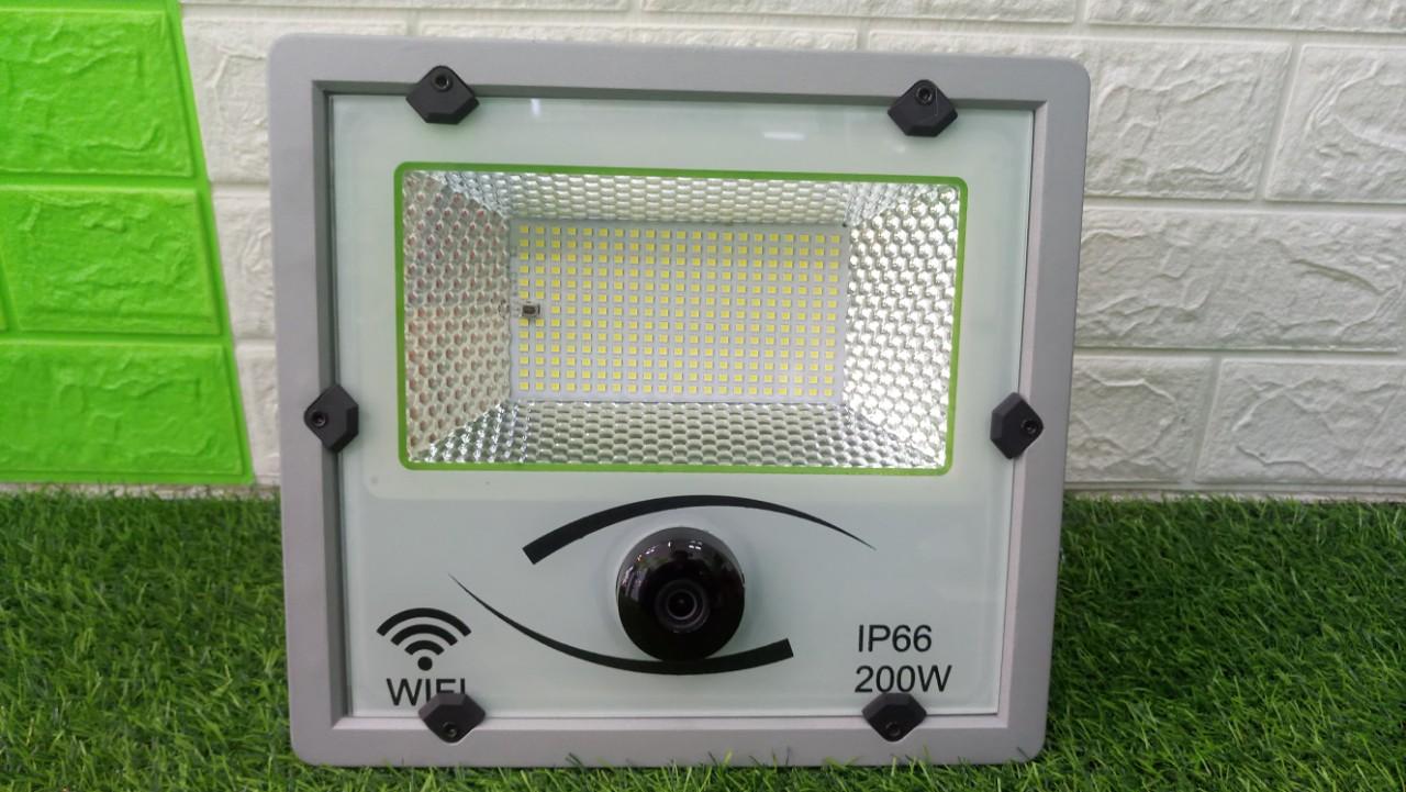 Đèn pha năng lượng mặt trời 200W kết hợp Camera 2MP độ phân giải 1080. Cảm biến ánh sáng tự động bật tắt. Camerra cho hình ảnh rõ nét. Báo động chuyển động