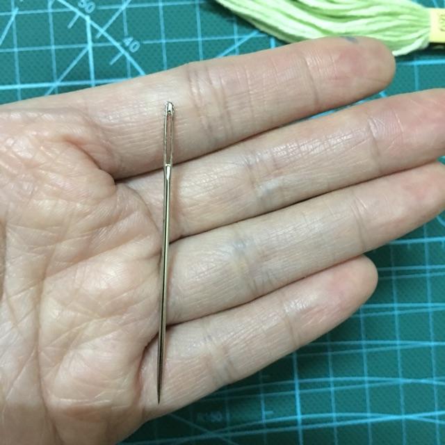 Kim thêu to (túi 2 chiếc, xỏ được chỉ thêu, ruy băng)