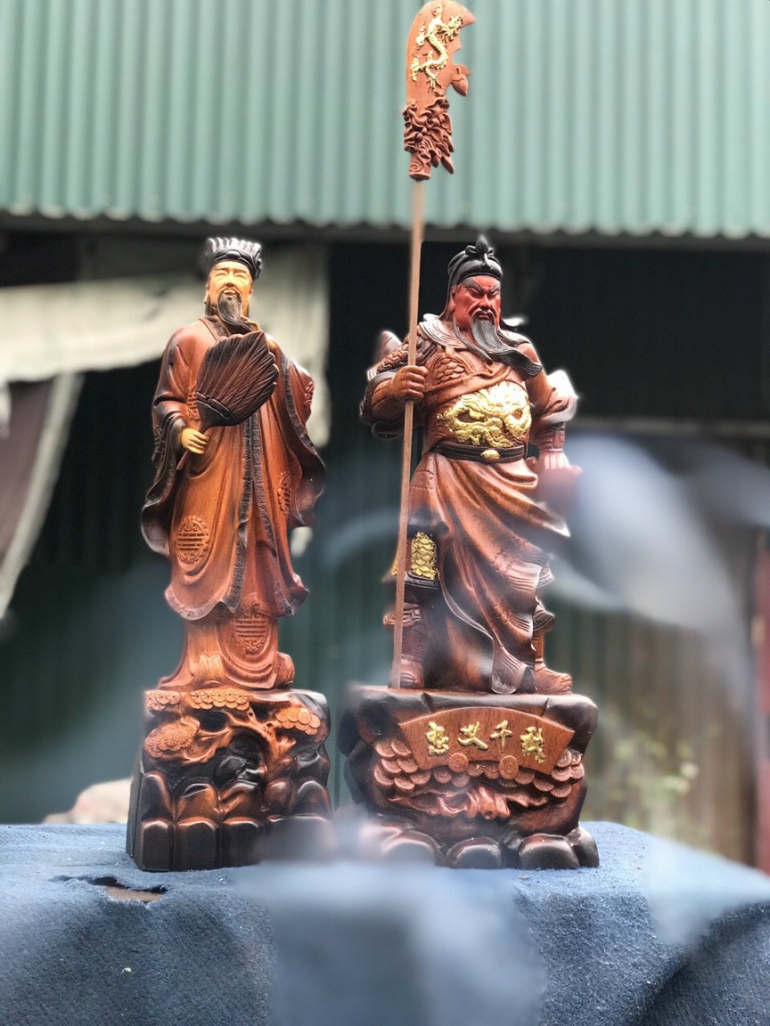 Cặp tượng quan văn quan võ không minh gia cát lượng và quan công bằng gỗ hương đá tô làm mầu giả cổ kt cao 60cm