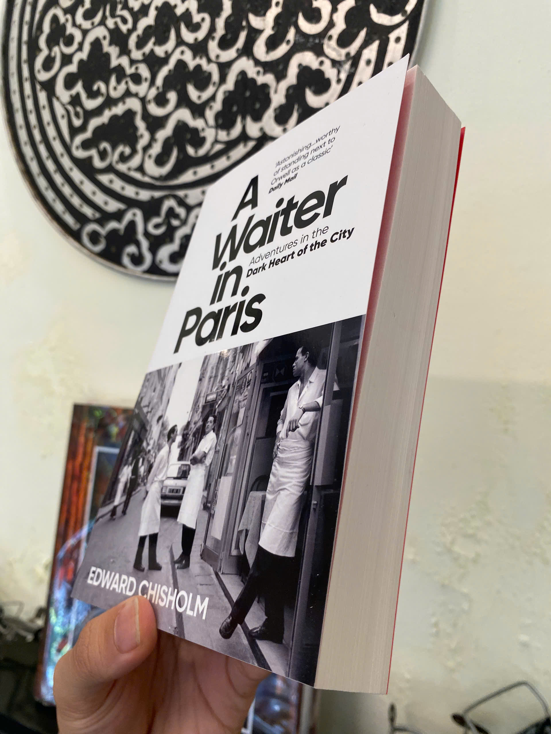 Sách - A Waiter in Paris: Adventures in the Dark Heart of the City by Edward Chisholm | Memoir