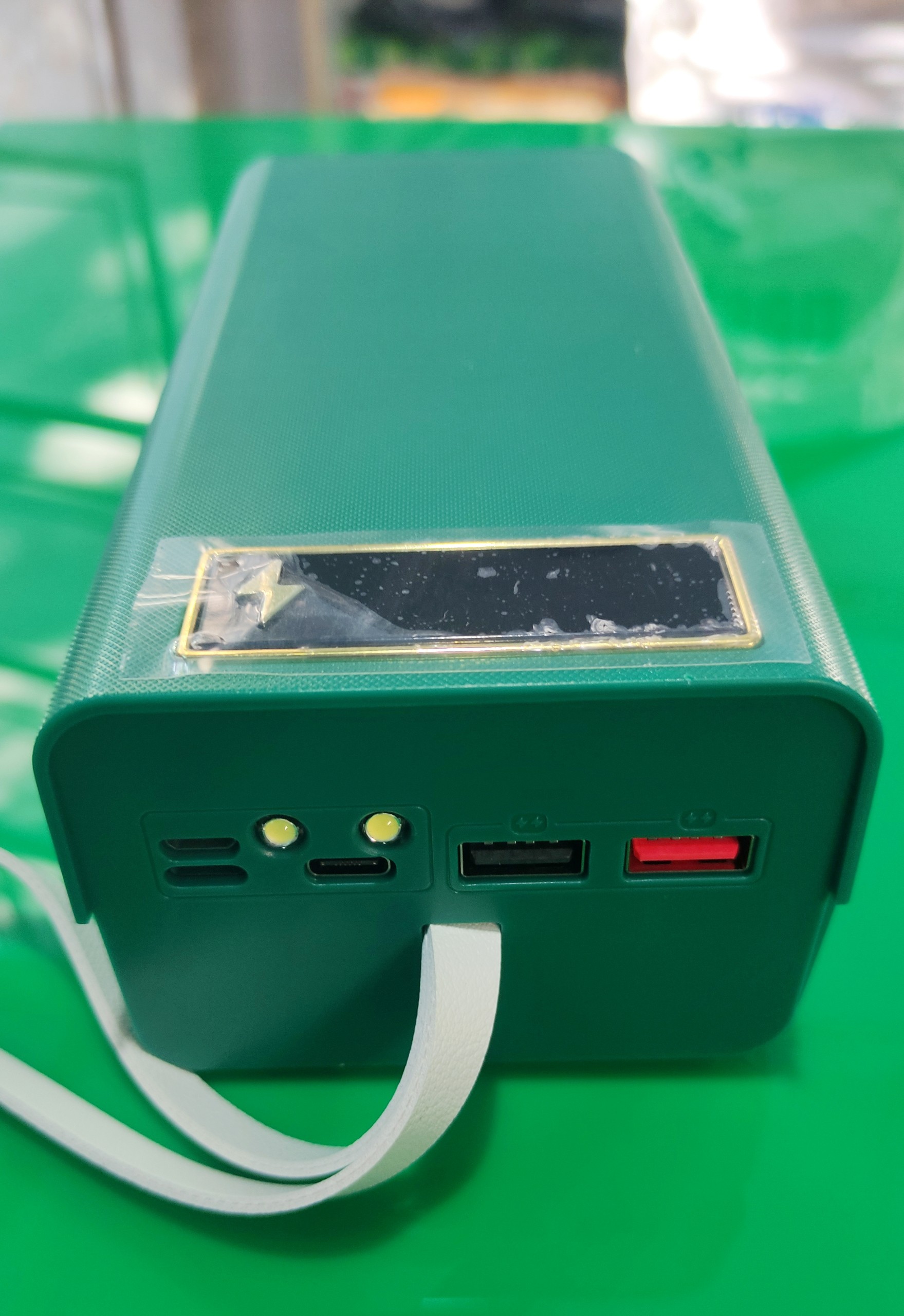 Box sạc dự phòng 21 cell 18650 sạc nhanh QC3.0 có đèn LED 3 cổng vào micro USB Type-C apple nắp trượt và dây da cao cấp màu xanh lá