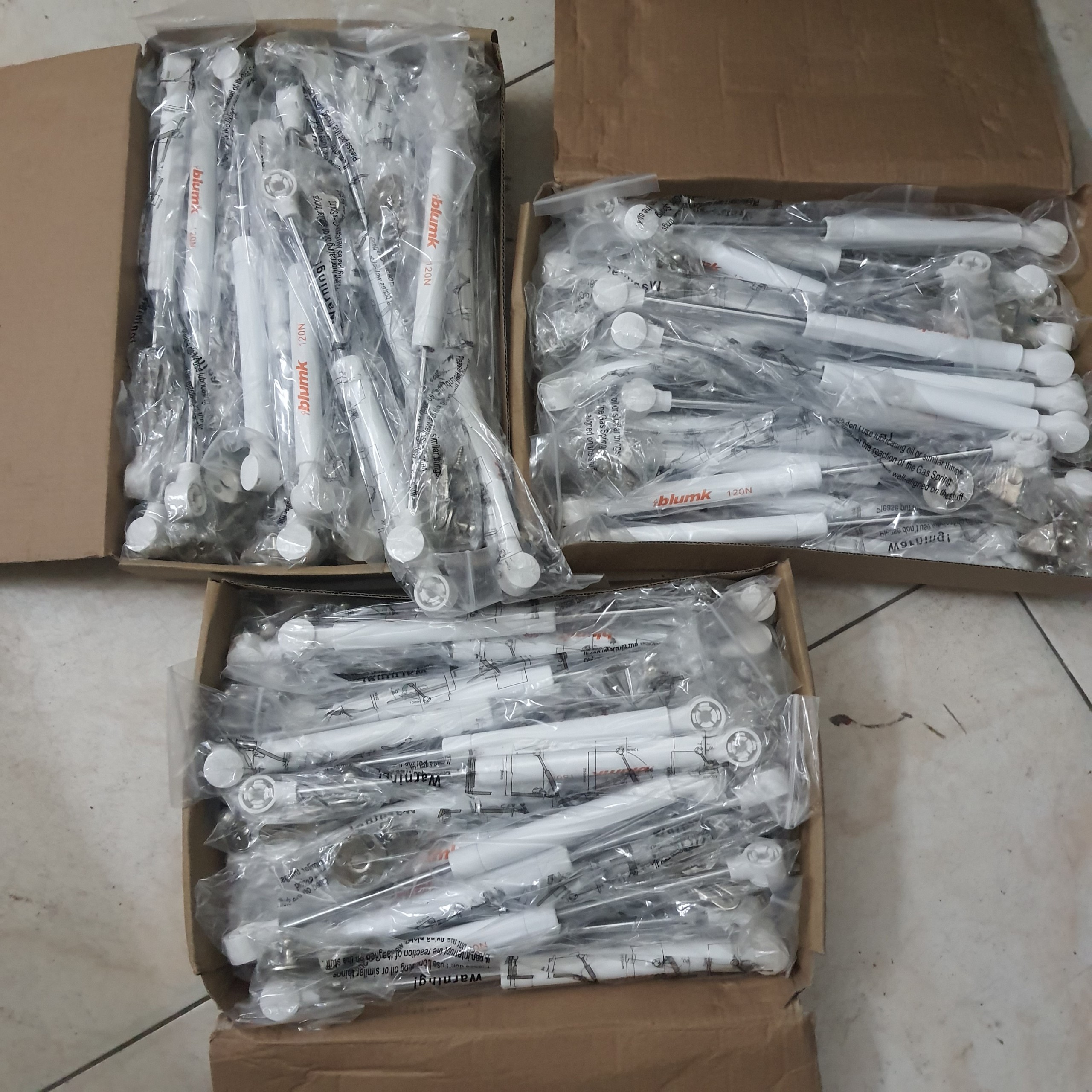 Piston Blumk. Tay Nâng Piston Thủy Lực, Tay Nâng Cánh Tủ Giảm Chấn - Có thợ lắp đặt
