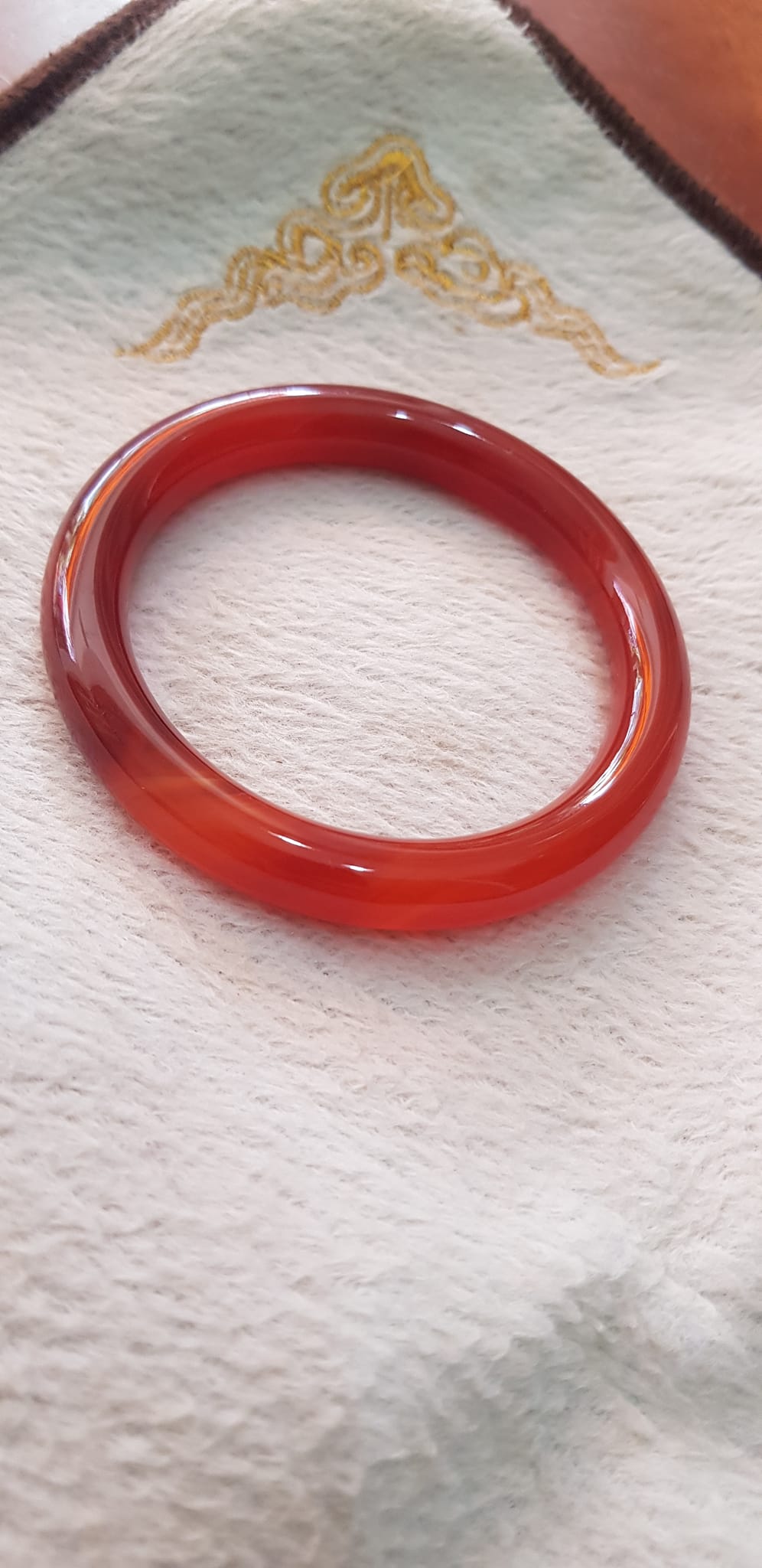 Vòng mã não đỏ Đậm vân ni 58mm x chột 9,2mm Nữ mệnh hỏa mệnh thổ màu đỏ đậm vân là màu chiến thắng Nặng 55kg - 65kg đeo đẹp ạ