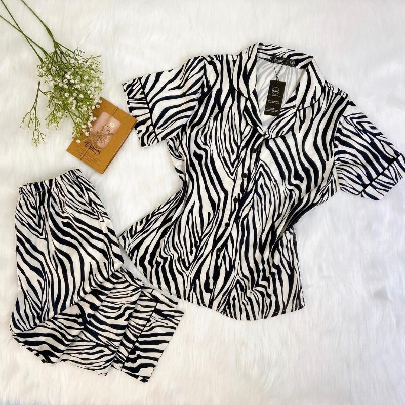 Bộ đồ Pyjama, đồ mặc nhà nữ VILADY - B107 kiểu tay ngắn quần dài họa tiết VẰN thanh lịch chất liệu lụa Pháp cao cấp (lụa latin)