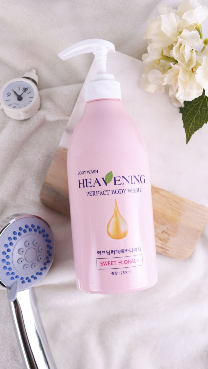 Combo sữa tắm dưỡng ẩm, làm trắng da Heavening Perfect + Khăn tắm tạo bọt Whip's