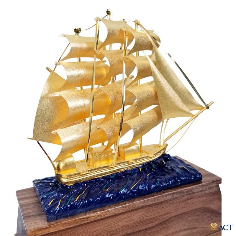 THUYỀN BUỒM PHONG THỦY DÁT VÀNG