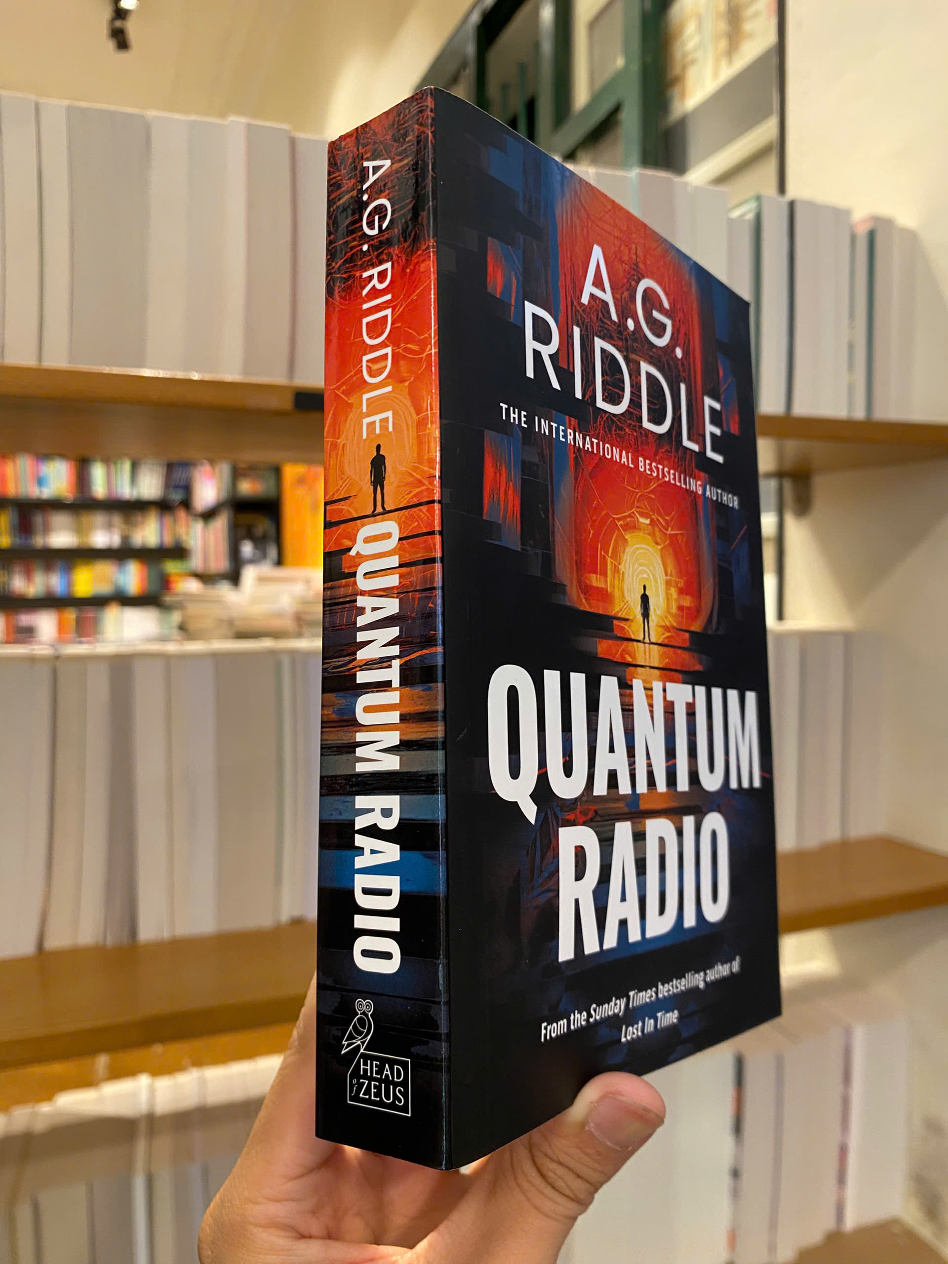 Sách - Quantum Radio by A.G. Riddle (International Bestselling Author) | Science Fiction Book