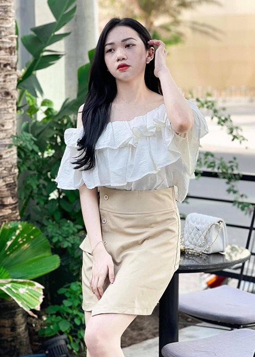 Set Áo Croptop Hỡ Vai Kèm Chân Váy Đính Nút Thời Trang