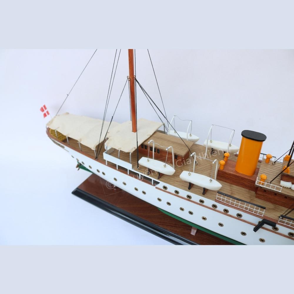Mô Hình Thuyền Gỗ Trang Trí Phong Thủy Dạng Thuyền Du Lịch DANNEBROG Her Danish Majesty's Yacht Chính Hãng, Hàng Xuất Khẩu Chất Lượng Cao