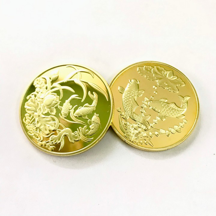 Xu 2 Cá Chép dùng dùng trưng bày trong nhà, trên bàn sách, khảm thủ công mỹ nghệ, làm quà tặng độc lạ ý nghĩa, kích thước 4cm, màu vàng - TMT Collection - SP005247