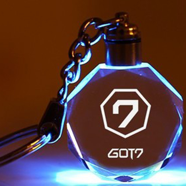 Móc khóa phát sáng GOT7 nhiều màu sắc