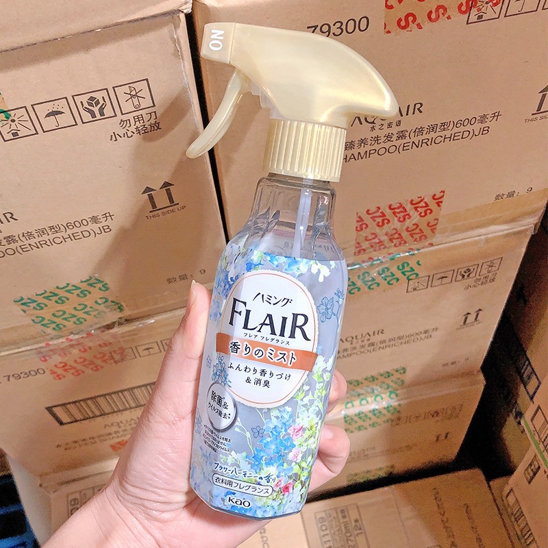 Chai xịt thơm và làm phẳng quần áo hương hoa Kao Flair Fragrance Nhật Bản 270ml
