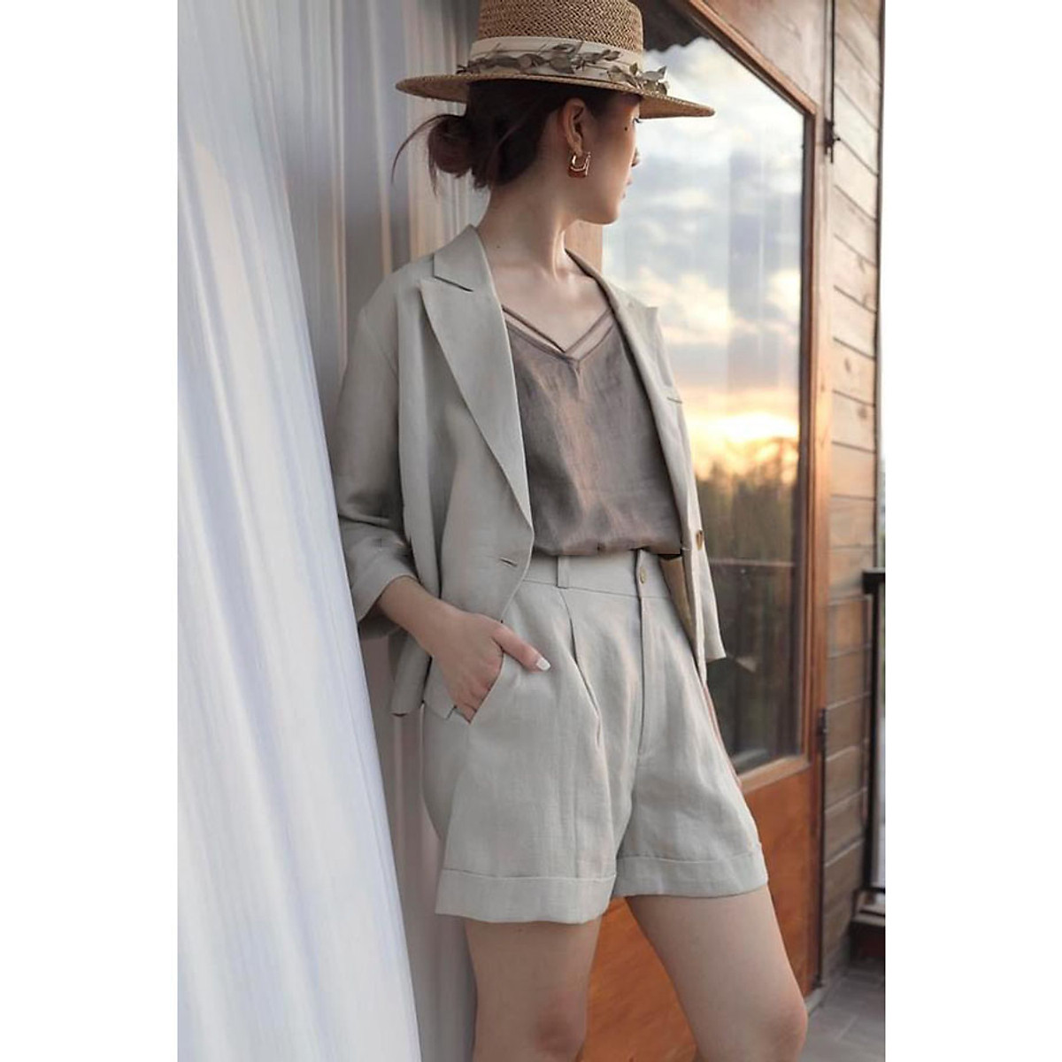 Set áo khoác nhẹ blazer Linen tay lỡ túi ngực kèm quần short trẻ trung