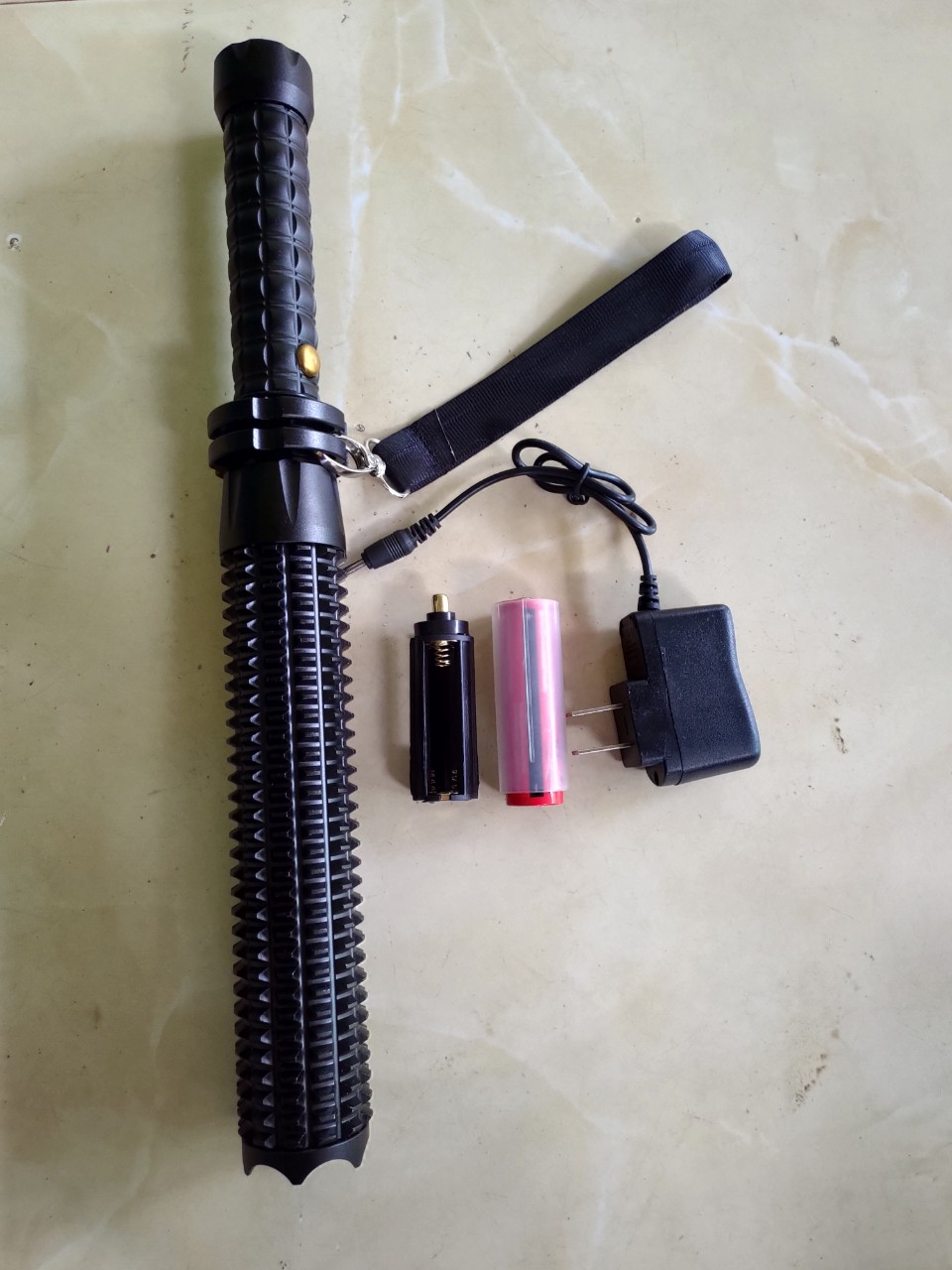 Đèn Pin Siêu Sáng mini Led THAMES tặng kèm pin và dock sạc có thể rút dài thân hợp kim siêu cứng