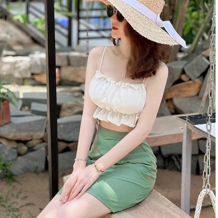 Sét bộ thời trang nữ áo hai dây phối chân váy for màu sắc hài hoà xanh trắng sang chảnh