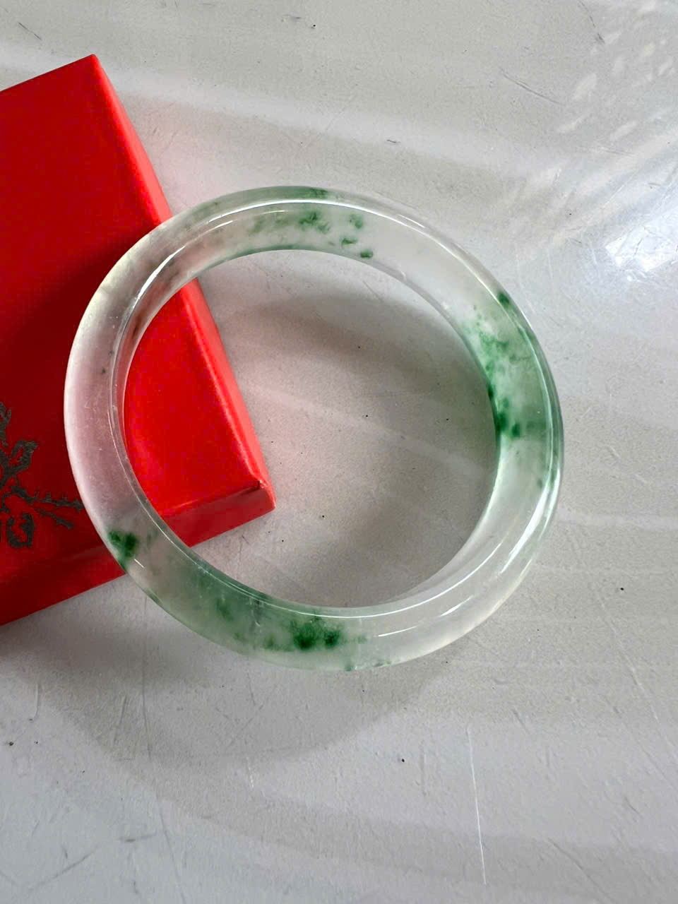 Vòng Tay Nữ Bản Hẹ Đá Mã Não DuLong Trắng Xanh Rong Biển 3 bên cân xứng Trong Bóng Đẹp Ni 56mm Cao 10mm Dầy 7mm Món quà tặng Nữ 53kg - 58kg đeo tay xinh rẻ đẹp ý nghĩa ạ