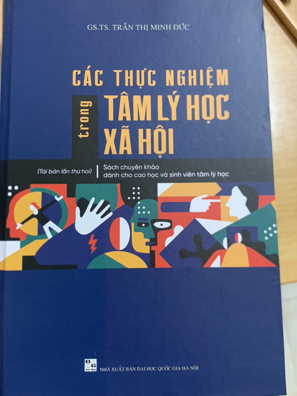 Các thực nghiệm trong tâm lý học xã hội bìa mềm