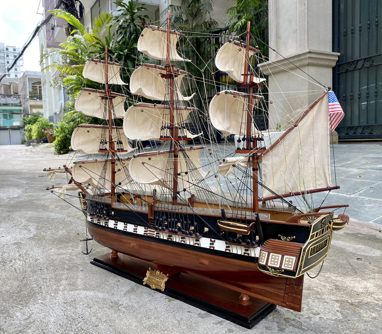 Mô hình thuyền gỗ trang trí USS Constitution dài 95cm, thuyền buồm nổi tiếng nước Mỹ, quà tặng khách hàng nước ngoài cao cấp