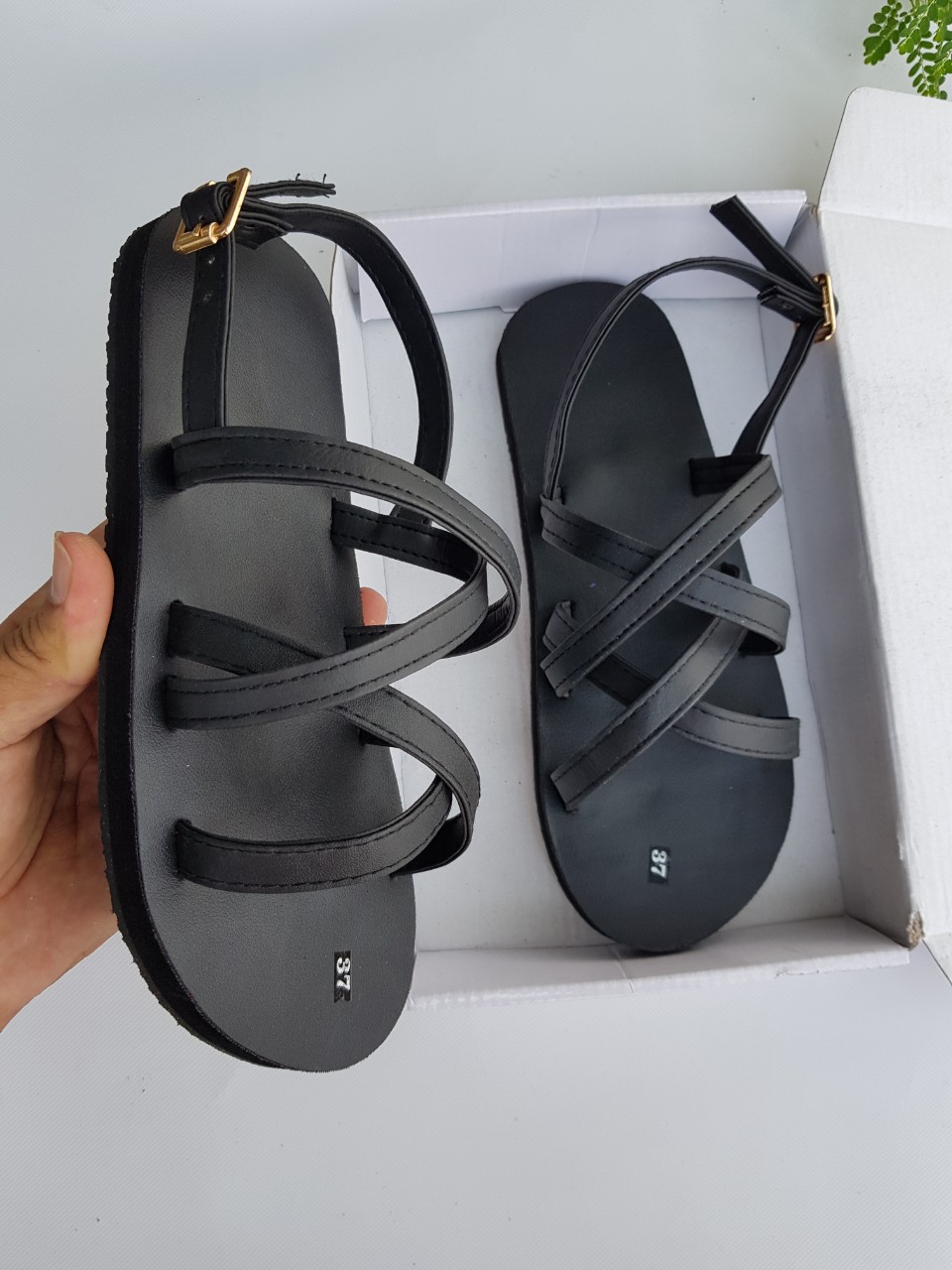 Dép sandal nữ ( đế đen và đế trắng ) size từ 35 nữ đến 42 nữ size khác nhắn tin để chọn thêm