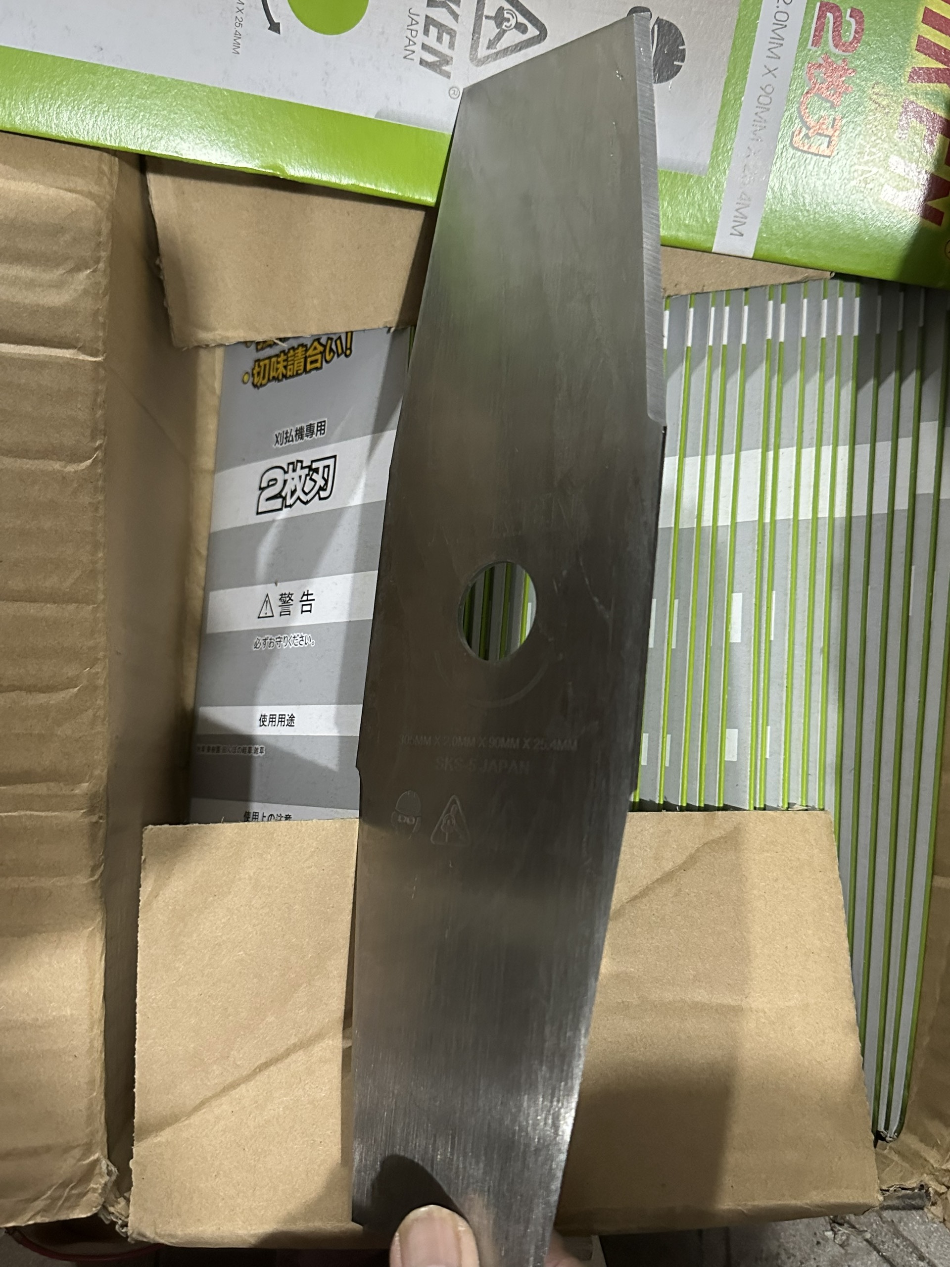 DAO CẮT CỎ XÉO. 305MM X 2MM X 90MM.