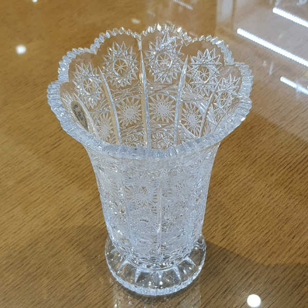 Bình hoa pha lê Tiệp cao cấp BOHEMIA cao 20.5 cm, hoa văn mài bông tuyết toàn thân bình, kiểu dáng sang trọng, hiện đại - Hàng chính hãng