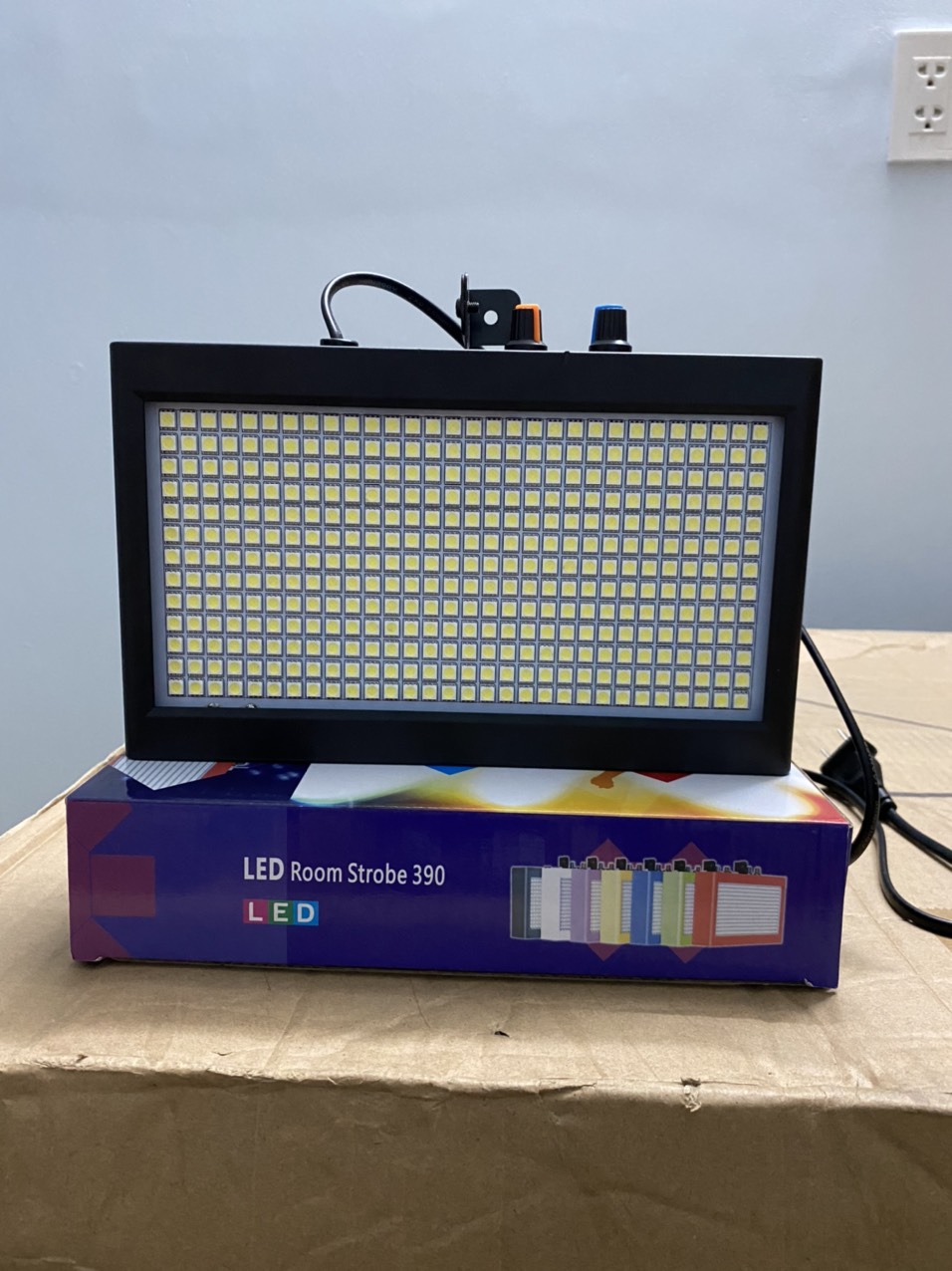 [GTP] ĐÈN CHỚP LIGHT 390 BÓNG - DÙNG TRONG SÂN KHẤU VŨ TRƯỜNG , QUÁN BAR.