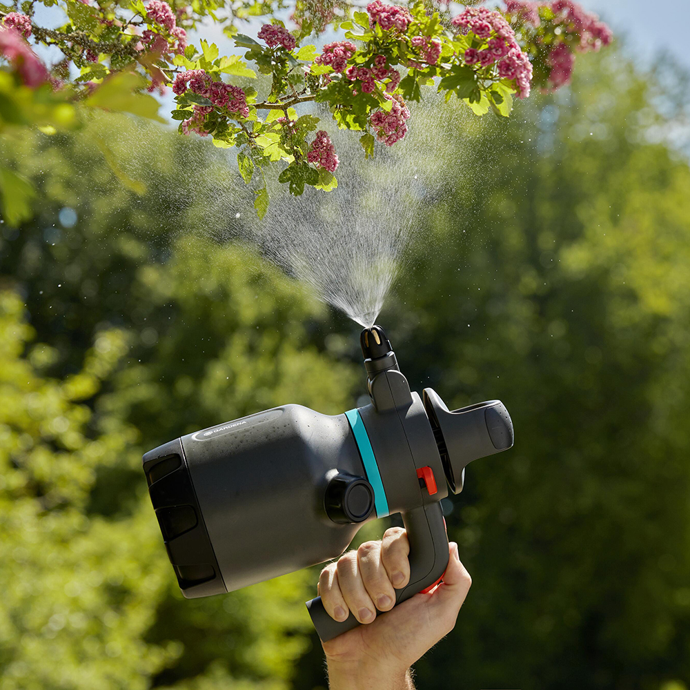 BÌNH TƯỚI CÂY ÁP SUẤT 1.25 LÍT GARDENA 11120-20