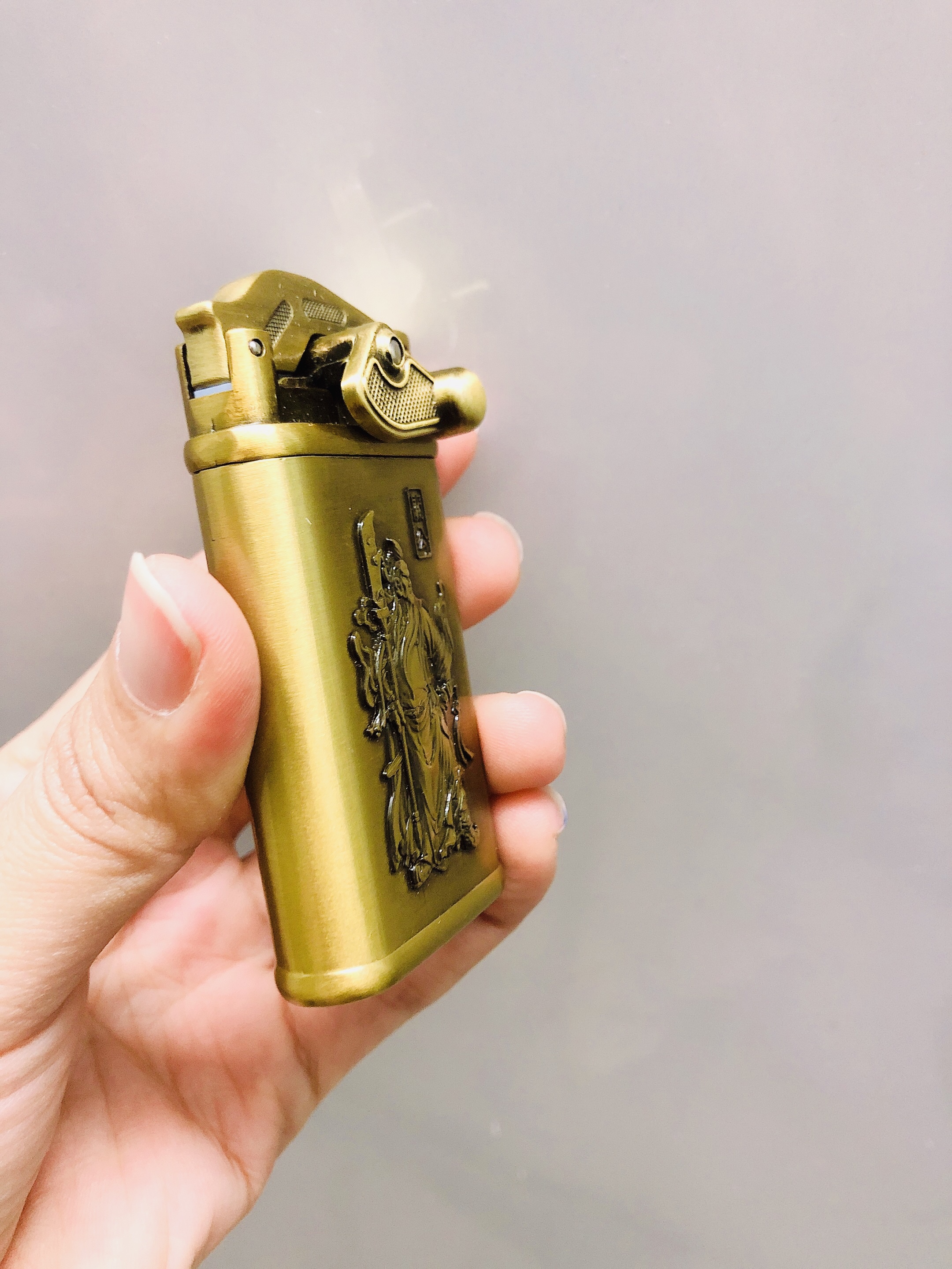 Hột quẹt bật lửa khè CHIEF búng tay đánh lửa khắc nổi hình quan công CF020 - xài gas