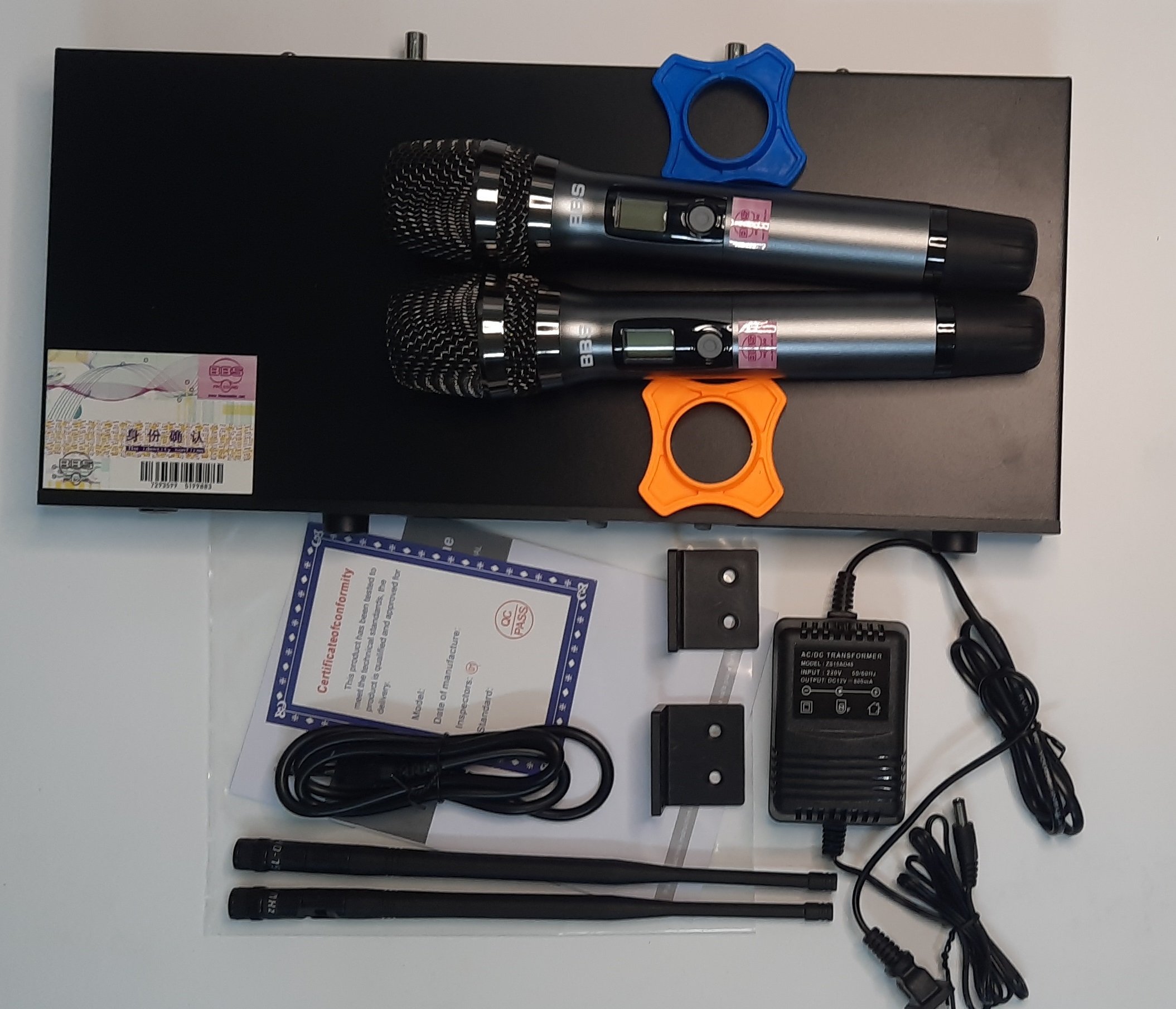 Micro không dây BBS K868 - Mic karaoke gia đình, sân khấu - Độ nhạy cao, bắt sóng xa, chống hú rít - Thiết kế sang trọng, bắt mắt - Dễ dàng phối ghép với các thiết bị âm thanh khác - Hàng nhập khẩu