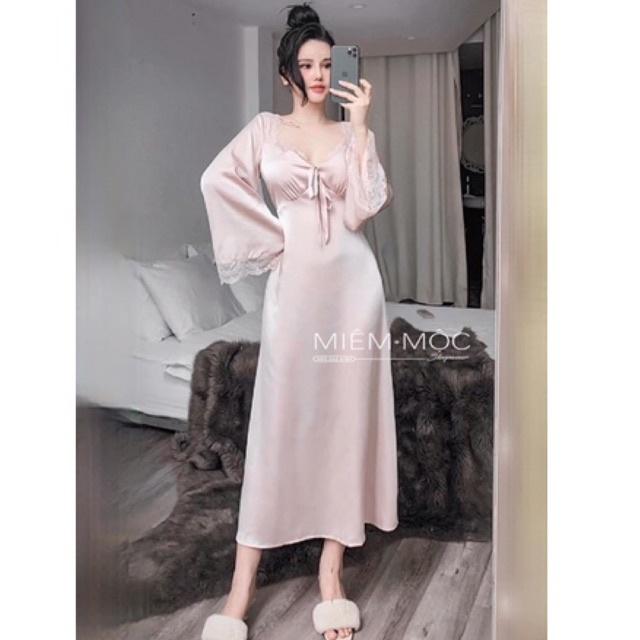 Bộ ngủ cổ V ren lụa satin phong cách quý phái