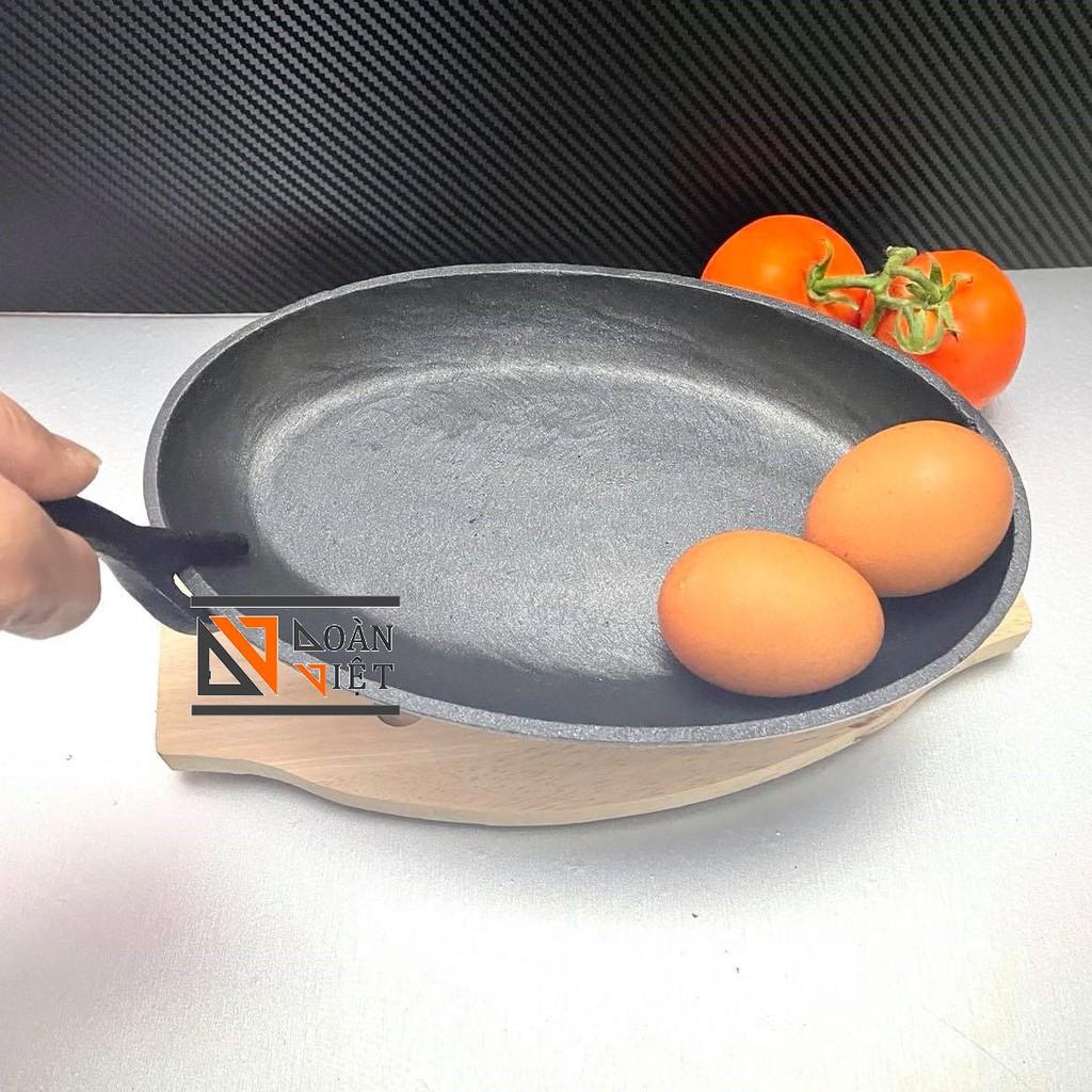 Chảo Gang BÒ NÉ - BÍT TẾT - HÌNH OVAL nặng 1500G . Dĩa Chảo GANG CHỐNG DÍNH phục vụ các món tại bàn