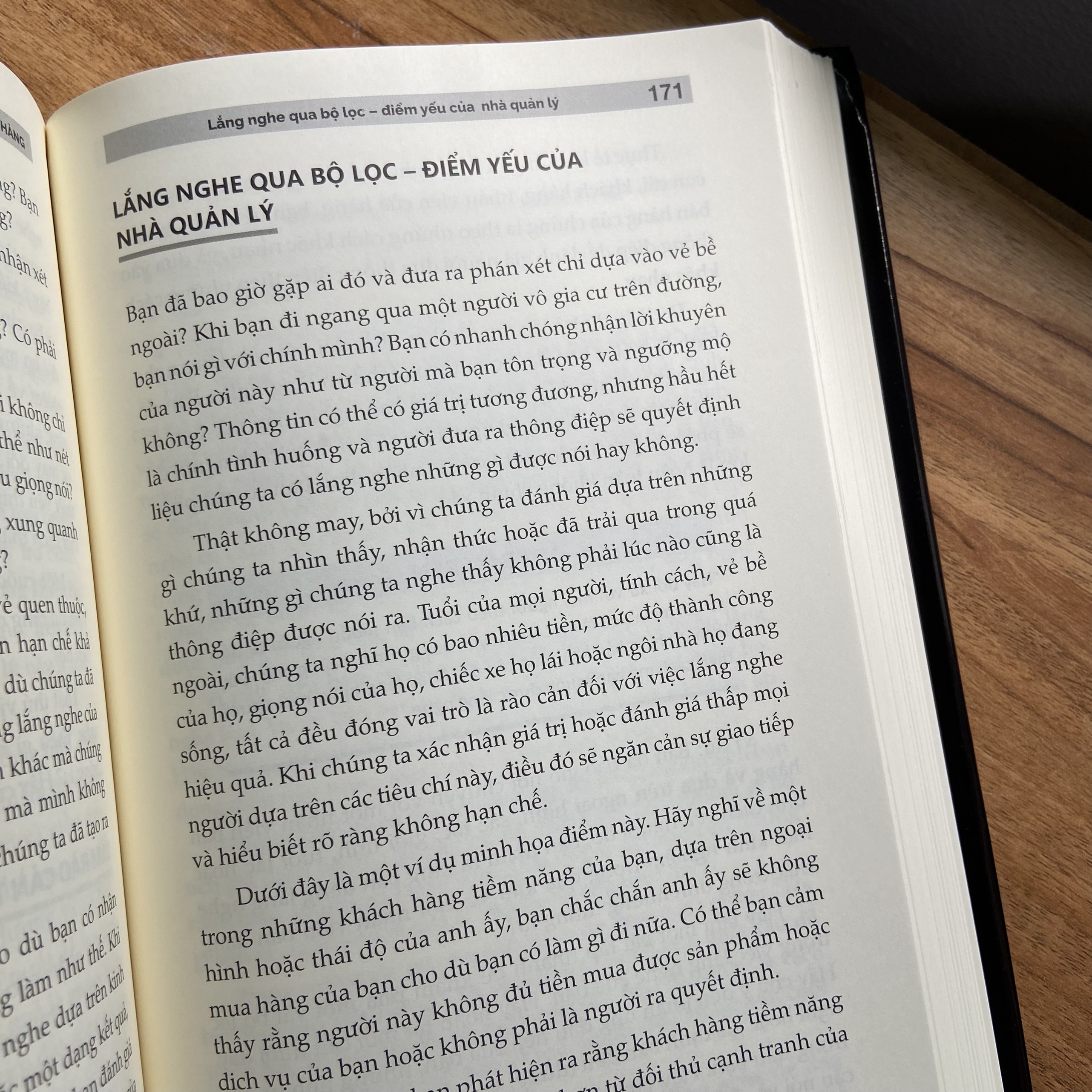 COACHING SALESPEOPLE INTO SALES CHAMPIONS – MỘT CẨM NANG THỰC CHIẾN HUẤN LUYỆN BÁN HÀNG - Keith Rosen - Nguyễn Thị Thu Hiên M.A và Võ Thị Ngọc Tú MBA - Con Sóc - NXB Thanh Niên.