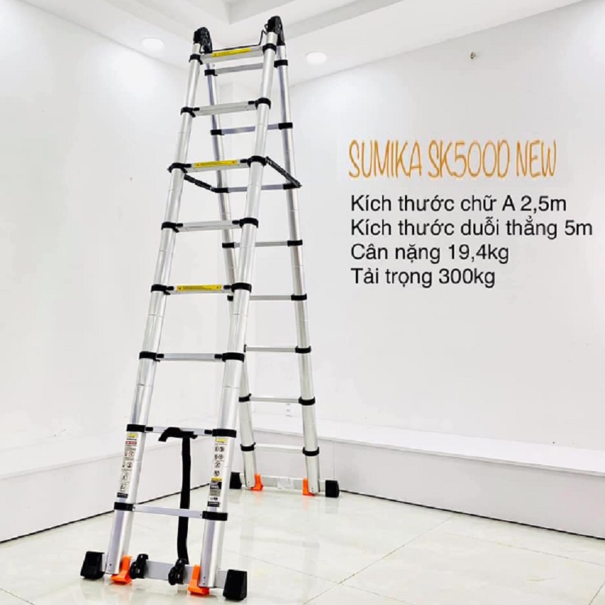 Thang nhôm rút chữ A Sumika SK 500D (2.5M+2.5M) - duỗi thẳng cao 5.0m, 8 đế cao su chống trượt, có bánh xe kéo, khóa chốt cao cấp, bậc thang thiết kế chống trượt, thanh giằng giữa 2 bên thang - Luôn Có Phụ Kiện Thay Thế