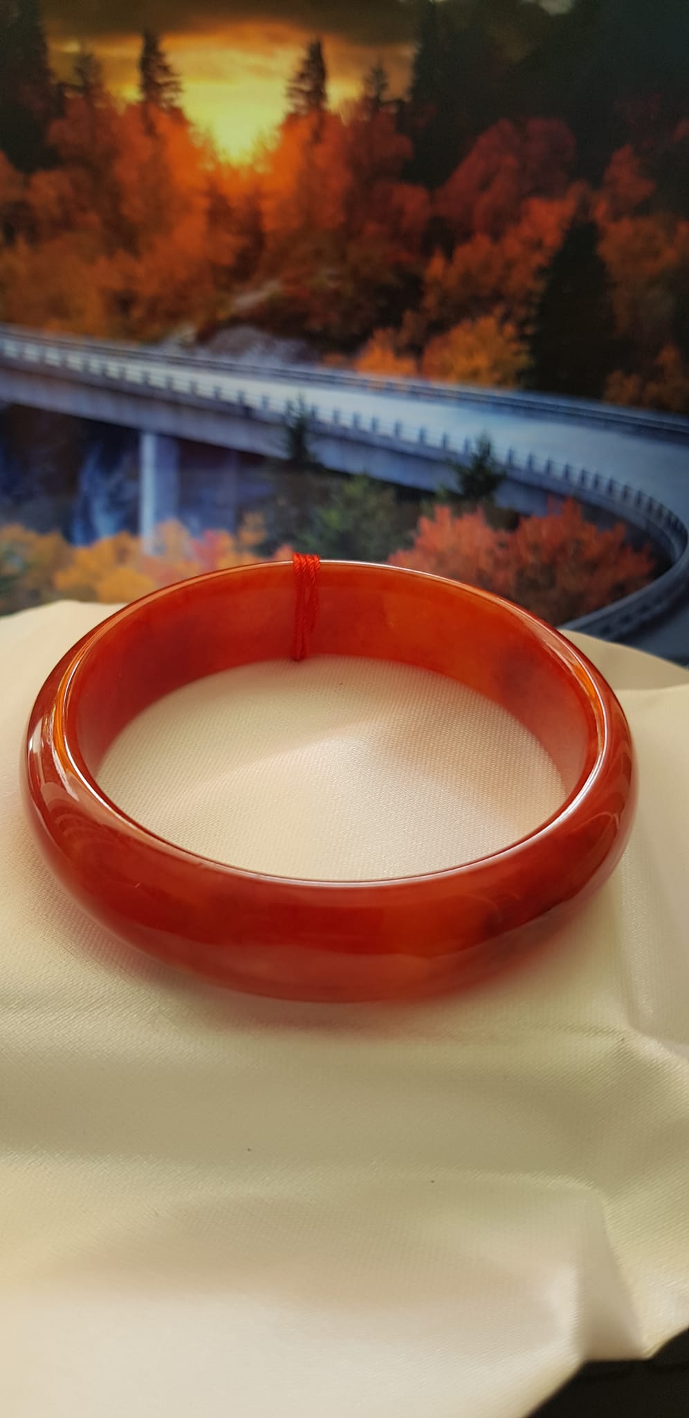 Vòng tay phong thuỷ Đá Cẩm Thạch mới Bản Hẹ Đỏ 58mm x cao 15mm x dầy 7mm Vòng màu đỏ cam tươi bóng đẹp chuẩn hợp nữ mệnh hỏa mệnh thổ Nữ nặng 56kg - 66kg đeo đẹp ạ