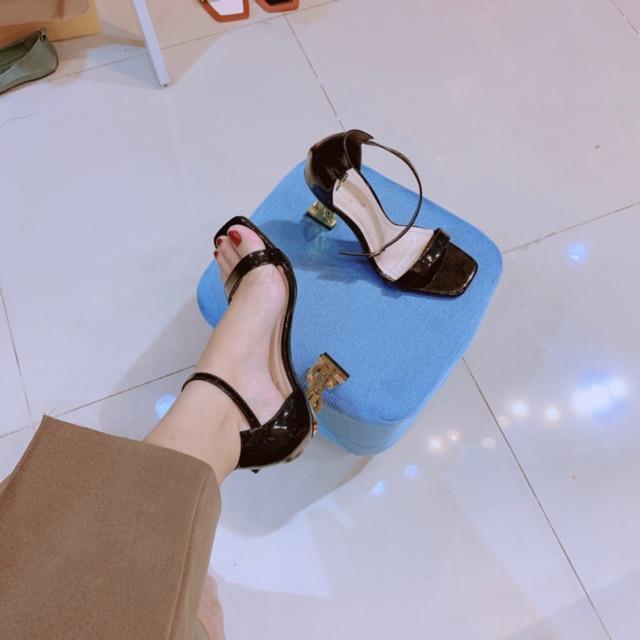 Sandal quai mảnh gót vàng