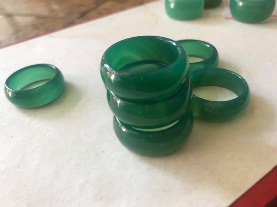 CHIẾC NHẪN SIZE 20M CAO 9MM3 DẦY 3MM6 NAM MỘC HỎA MÀU NHÂN XANH TƯƠI ĐẸP