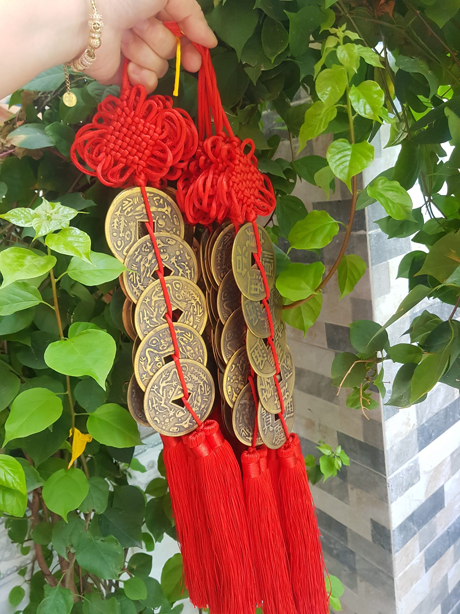 Đồng Tiền Ngũ Phúc To Đùng Nặng Đẹp Size đk 62mm x Dầy 2mm Dây Đỏ may mắn Treo Xe hơi, Nhà, Công Ty Bàn Thờ Thần Tài Treo Đồng Tiền Ngũ Phúc To Tài Lộc Càng nhiều Ngũ Phúc Lâm Môn ạ