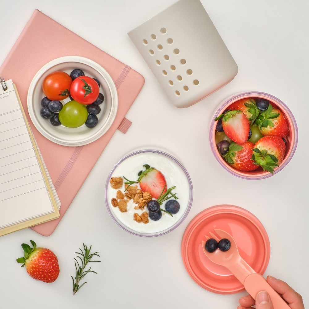 Cốc Đựng Sữa Chua LocknLock TO-GO LCB413 600ml 2 Lớp Có Kèm Muỗng, Hàng Chính Hãng - JoyMall