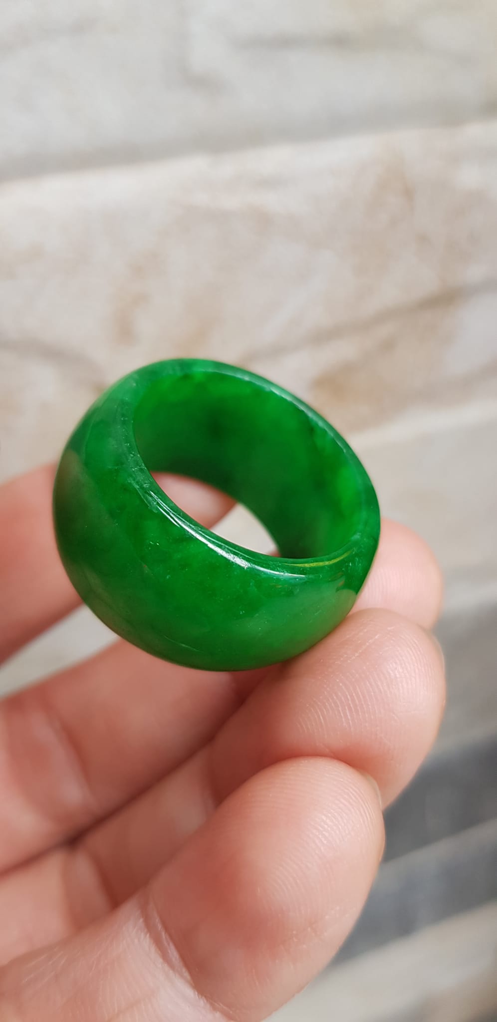 Nhẫn Nam Đá cẩm thạch Xanh tươi bóng đẹp Nhẫn ni 20mm x Cao 14mm x dầy 4mm Hợp nam mệnh mộc mệnh hỏa mệnh Thủy đeo nhẫn ni 20mm đẹp ạ