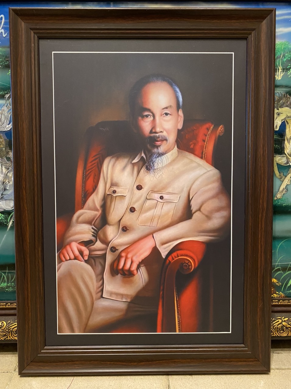 Chủ tịch Hồ Chí Minh ngồi trong điện Kremlin
