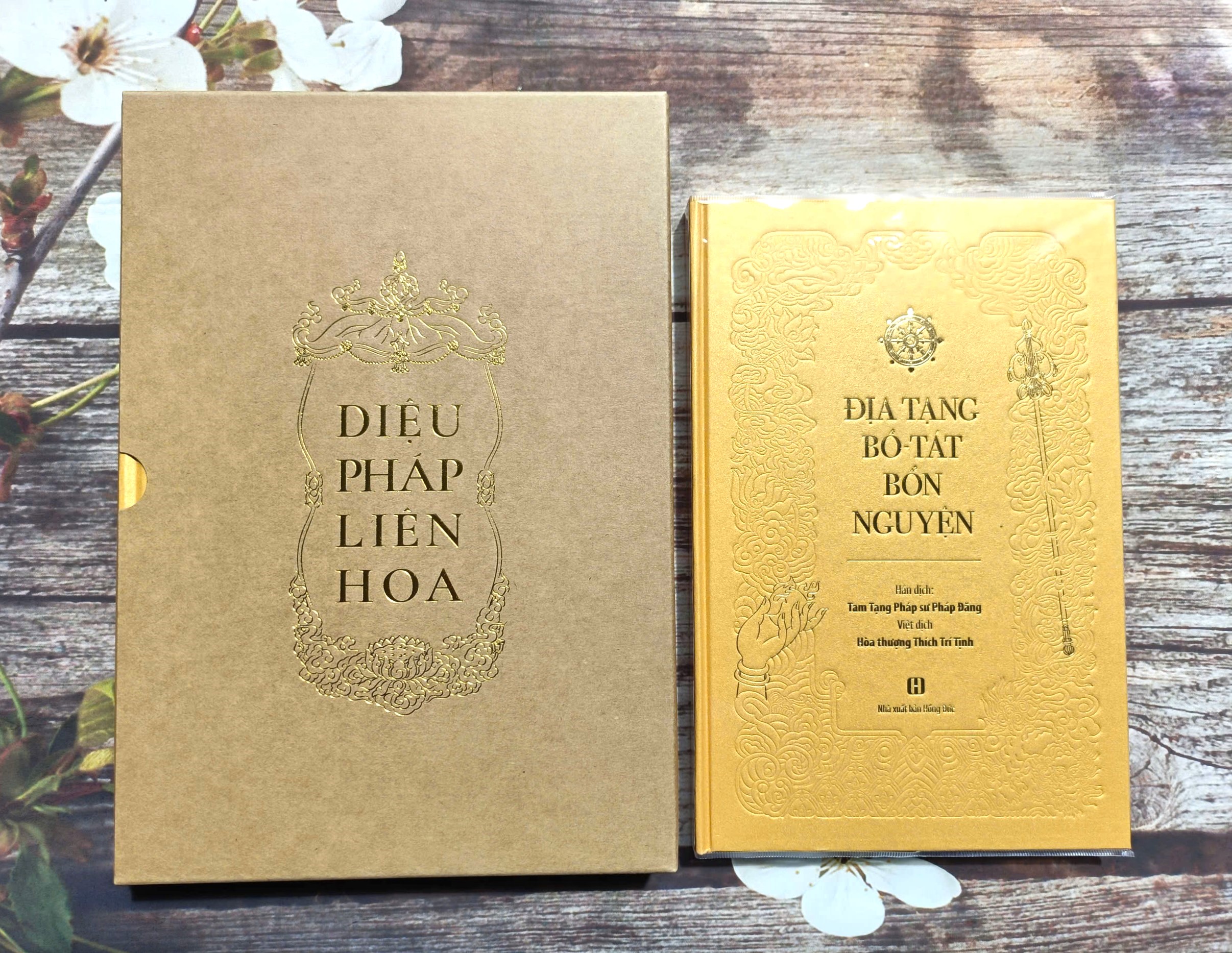 Kinh Diệu Pháp Liên Hoa + Kinh Địa Tạng (bản cao cấp) (bìa vàng, cứng)