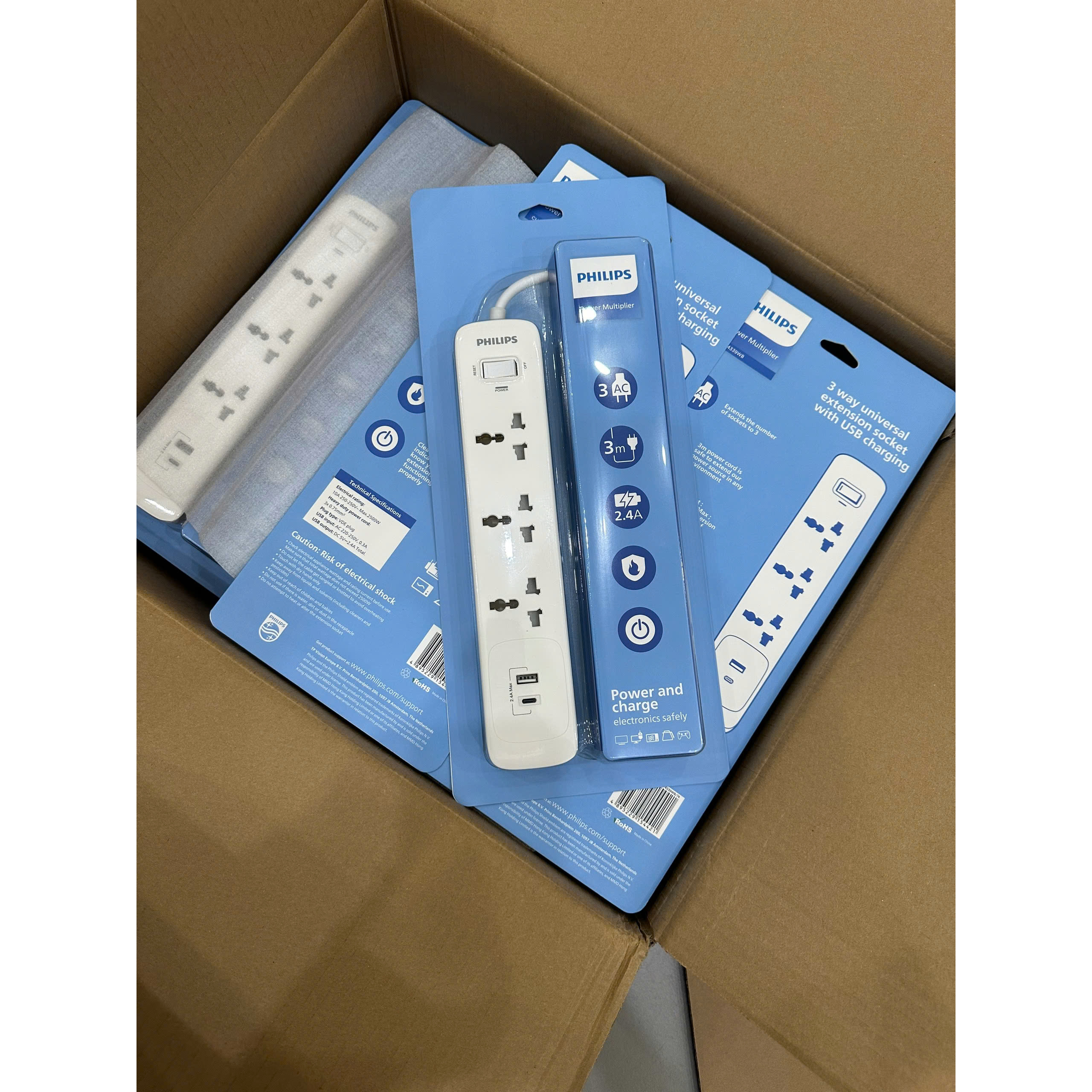 Ổ cắm điện Philips 3 lỗ 3 chấu, 1 cổng sạc USB + 1 cổng type C max 2.4A CHP4339WB/74 (2500W) - 3m
