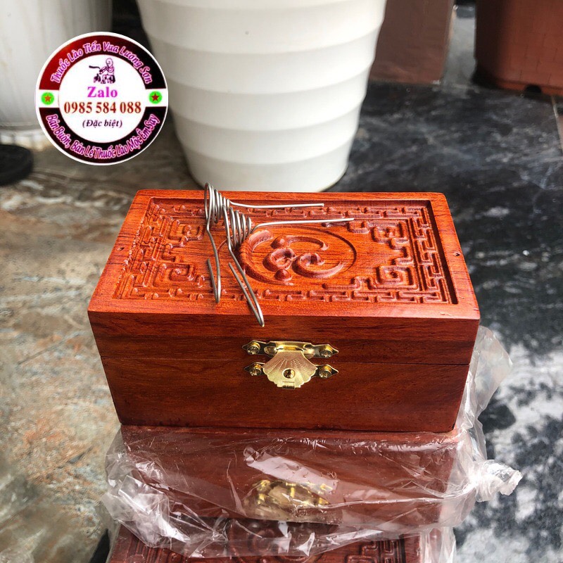 Hộp đựng thuốc lao hình chữ nhật đục tram kích thước 11x5x4cm tặng kèm 2 nhấc tàn inox