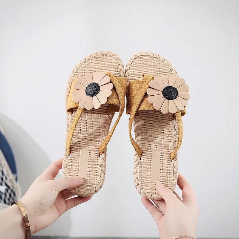 Women's summer's new flat slippers are worn for shopping, beach, beach, flip-flops, flip-flops