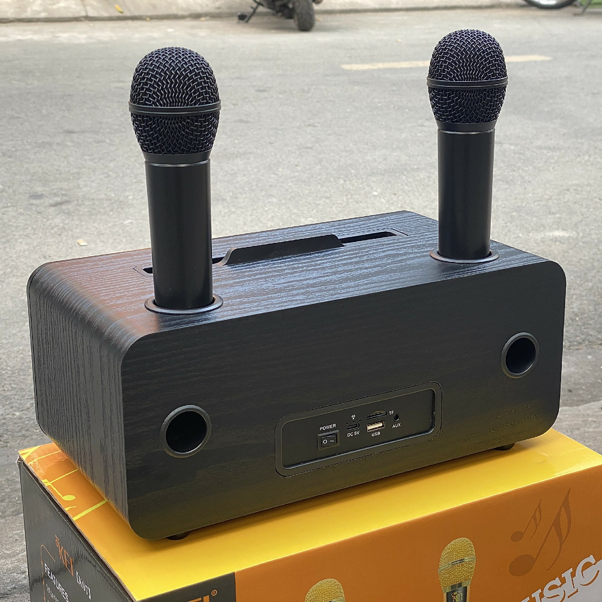 Loa Karaoke Bluetooth K07 Có LCD Kèm Hai Micro Không Dây Âm Thanh Lớn Hát Hay