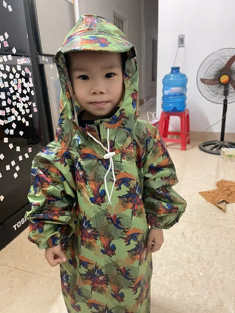 Áo Mưa Trẻ Em Unisex 1–4 Tuổi – Áo Mưa Trùm Kín Vải Dù Chống Nước, Họa Tiết Hoạt Hình, Gọn Nhẹ Có Túi Đựng, Giao Màu Ngẫu Nhiên