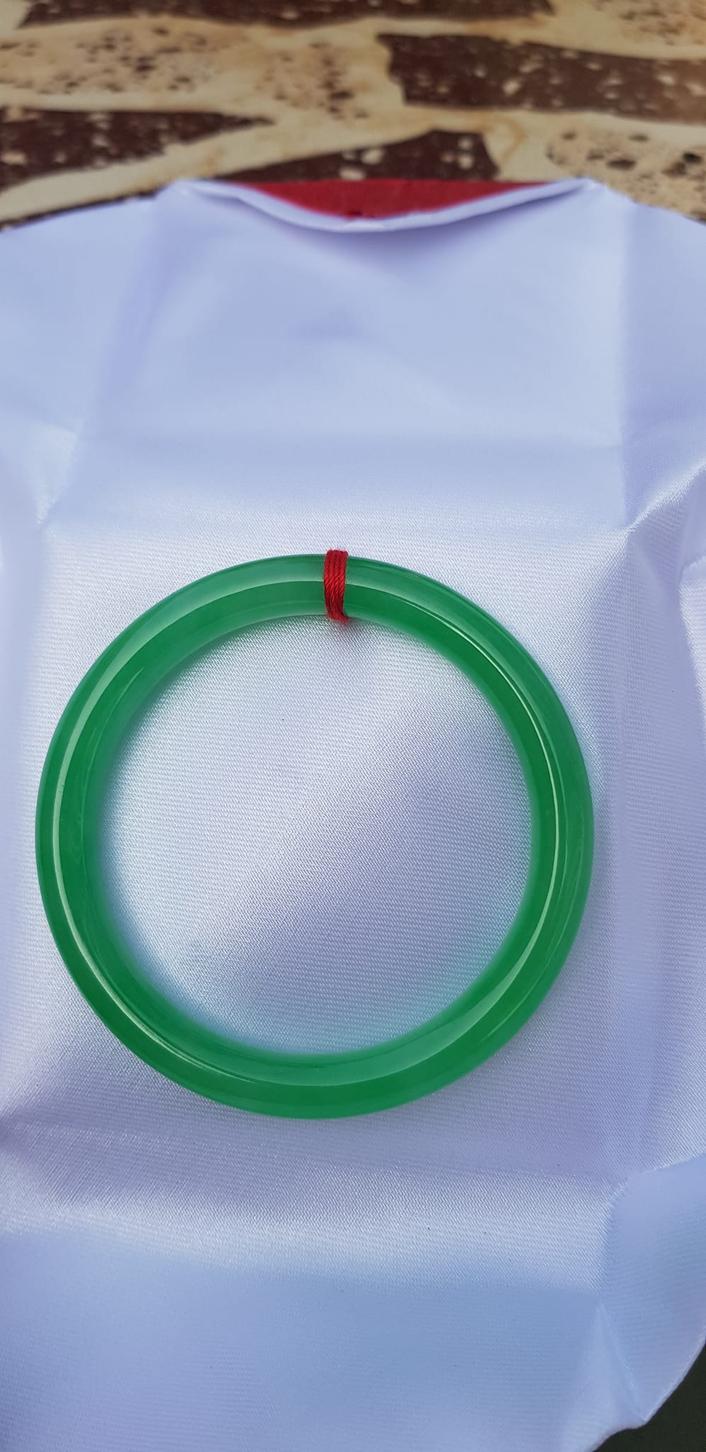 Vòng cẩm thạch Mới Vòng Lý T 52mm x7mm Vòng Xanh lá Đều tươi 52kg - 56kg Nữ mệnh Mộc mệnh Hỏa Thủy đeo ạ