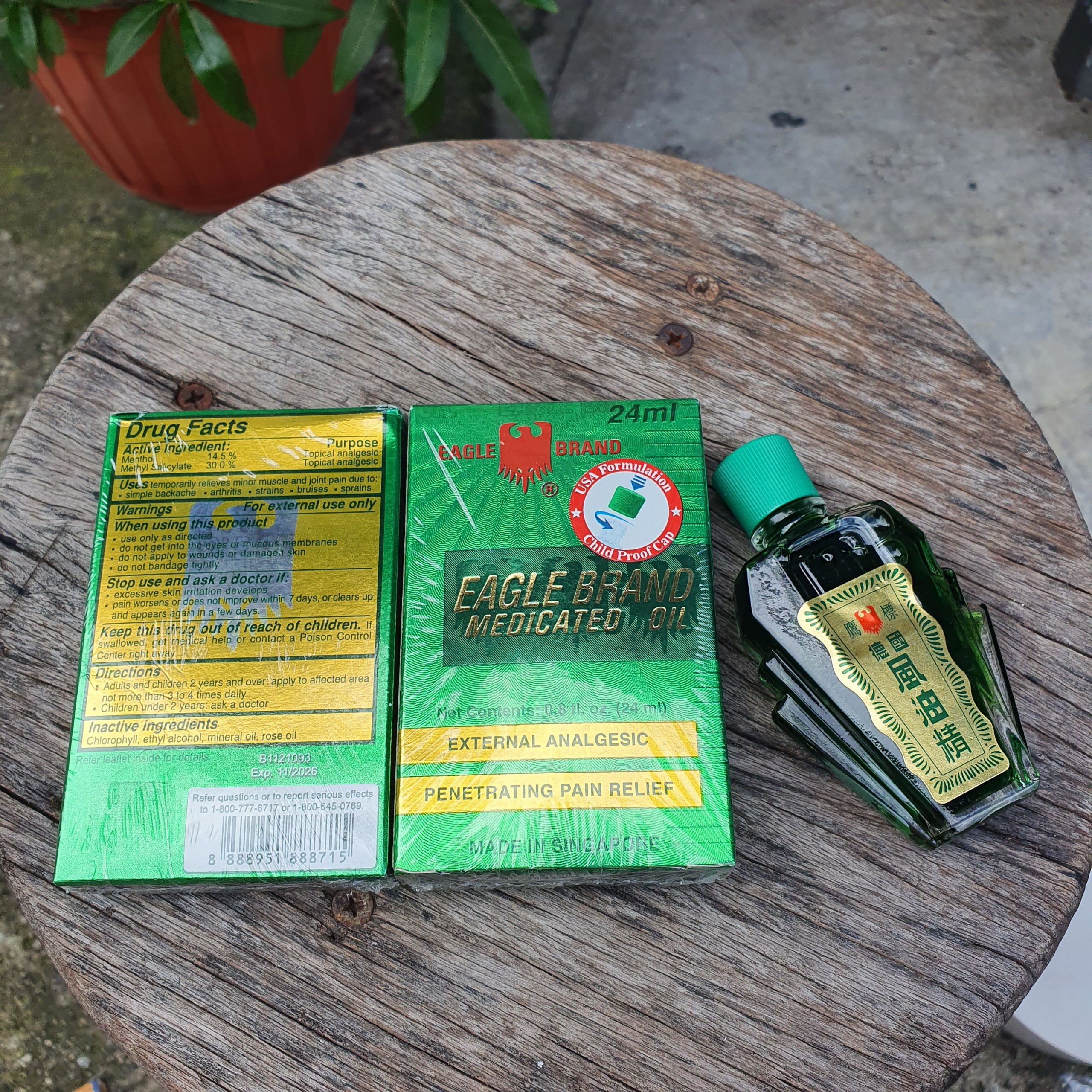 Dầu Gió Con Ó Singapore Xanh - Trắng - Vàng Chai 24ml