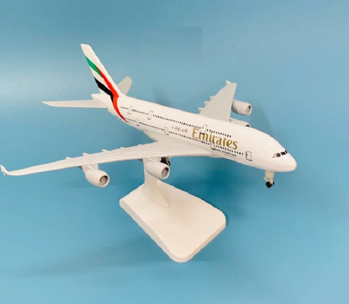 Mô hình máy bay tĩnh A380 Emirates 20cm có bánh xe